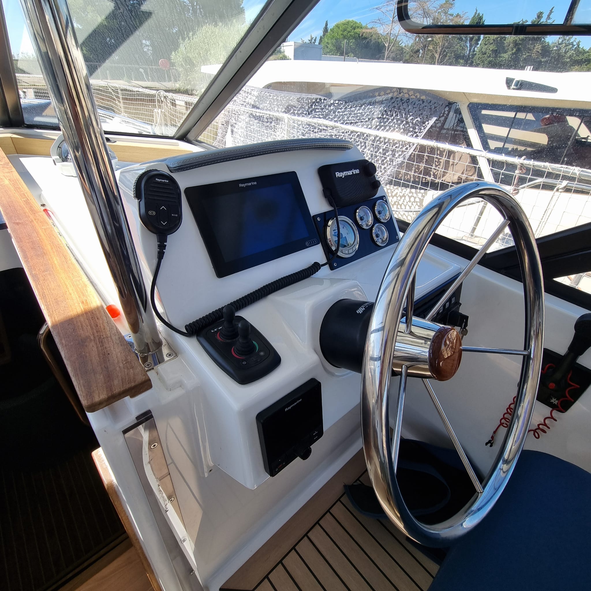 Photo Delphia 1350 Escape