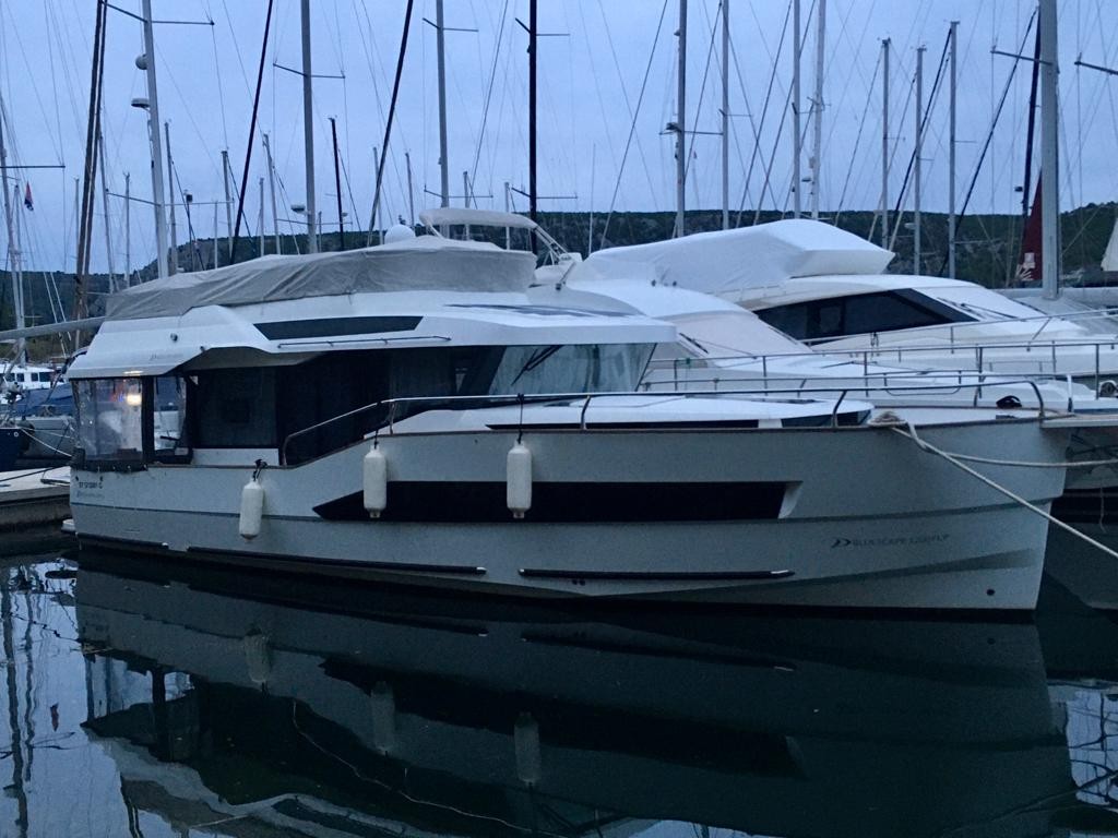 Photo Delphia 12 Flybridge