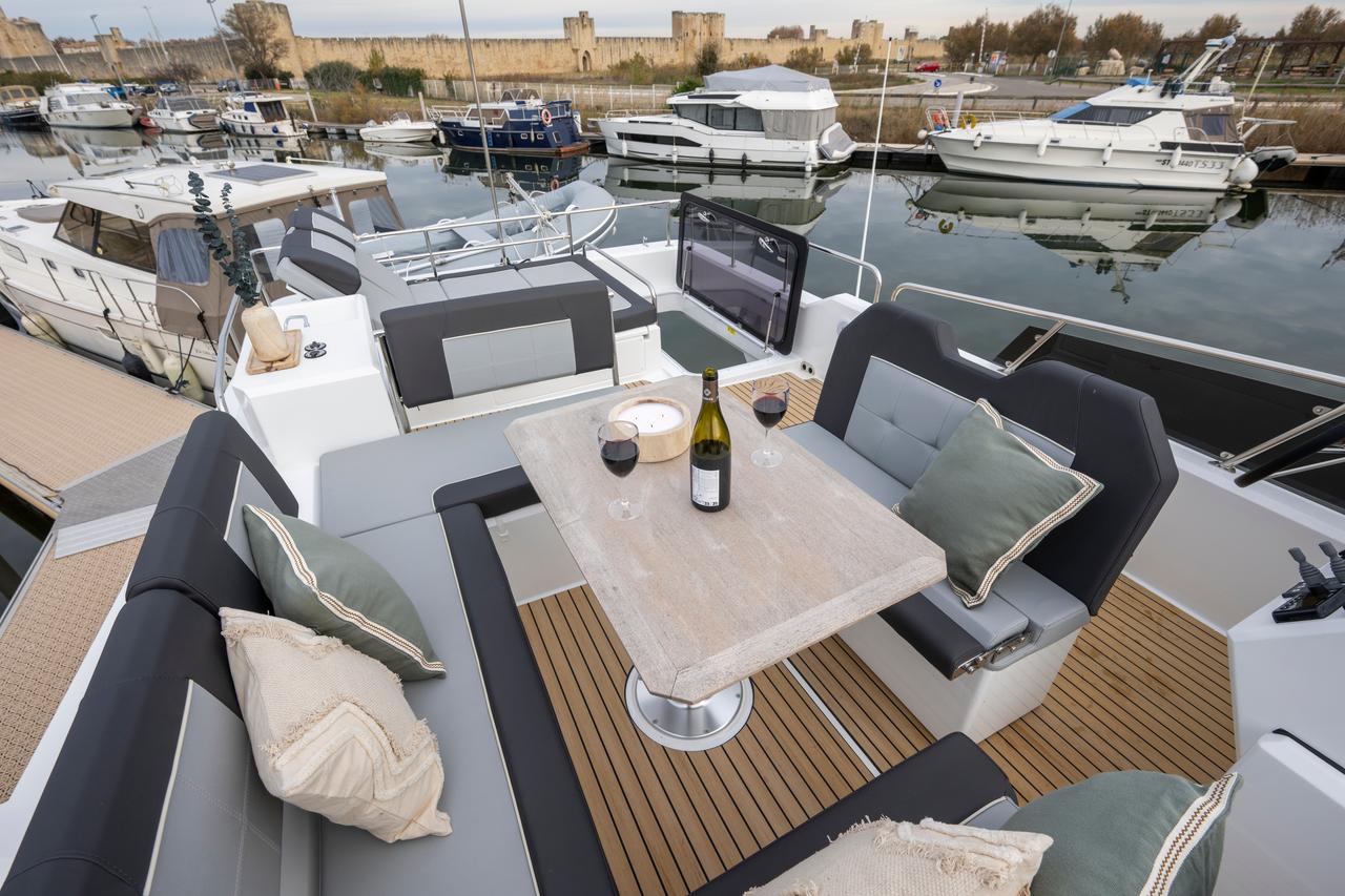 Photo Delphia 12 Flybridge