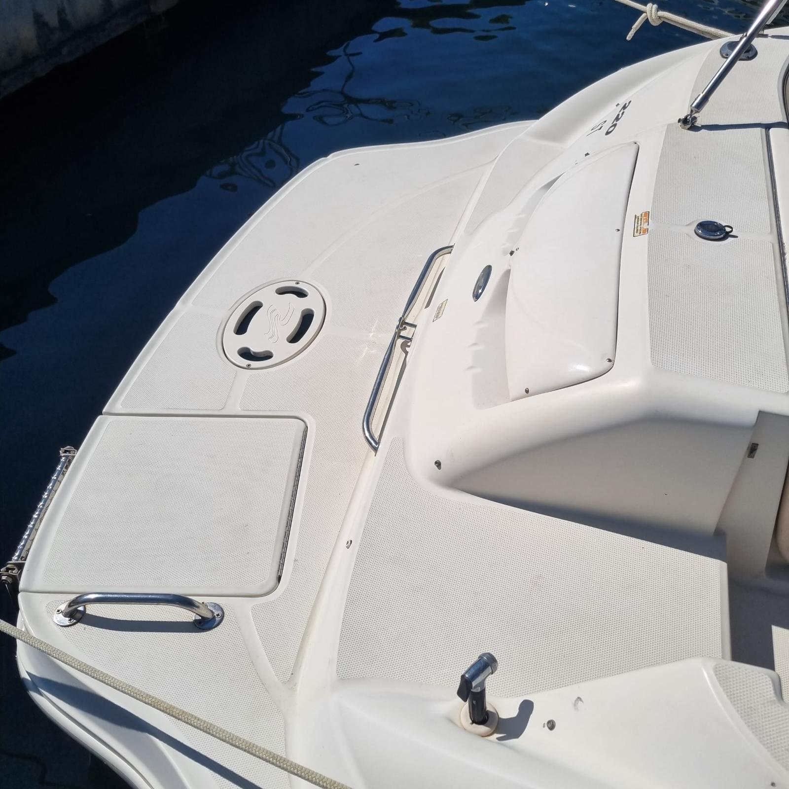 Photo SEA RAY 220 SUNDECK
