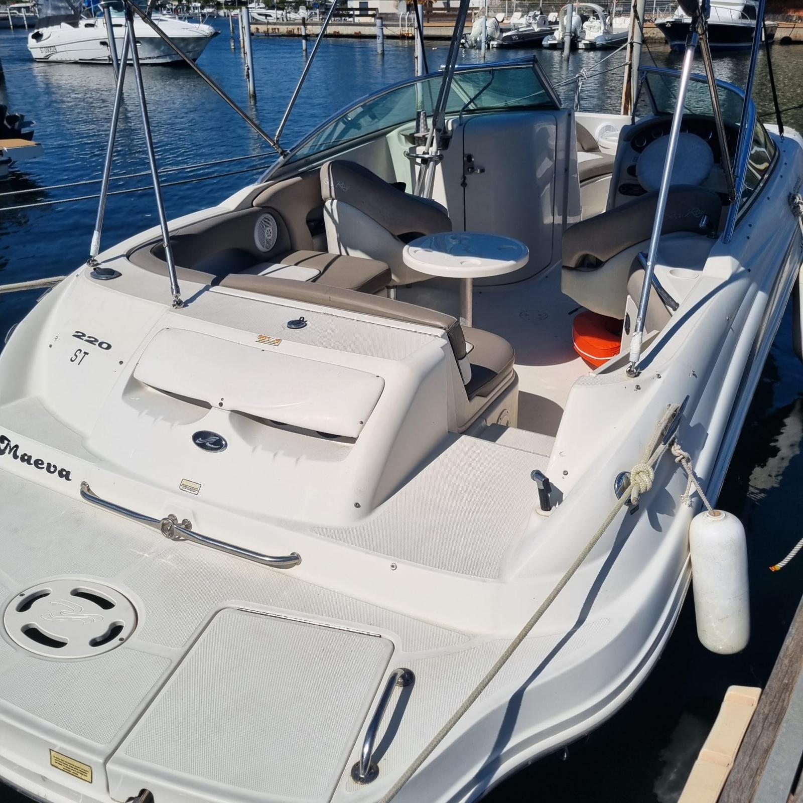 Photo SEA RAY 220 SUNDECK