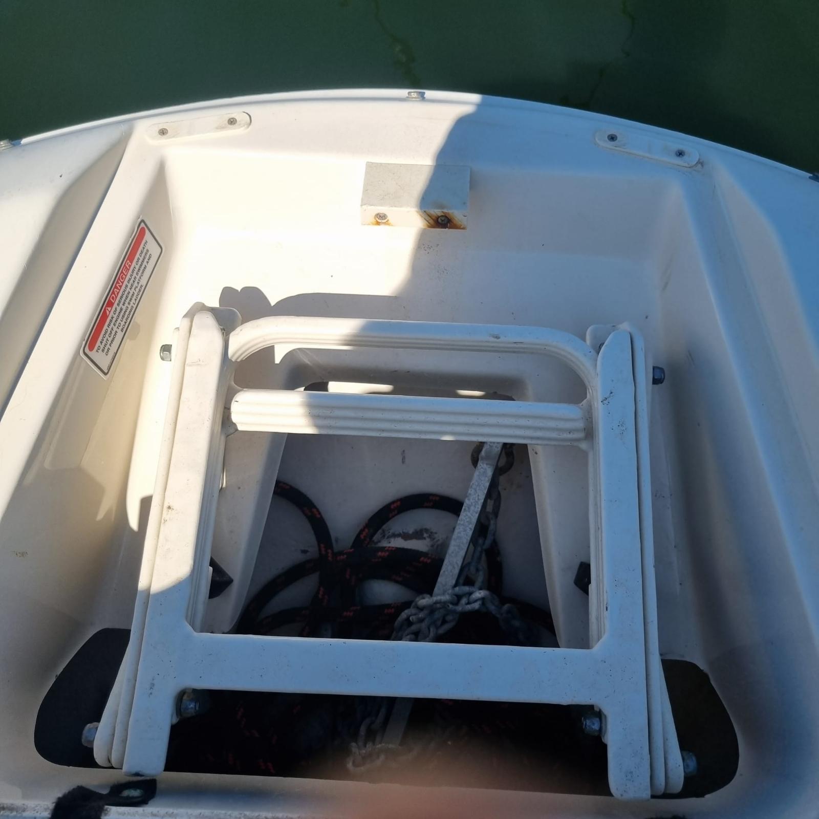 Photo SEA RAY 220 SUNDECK