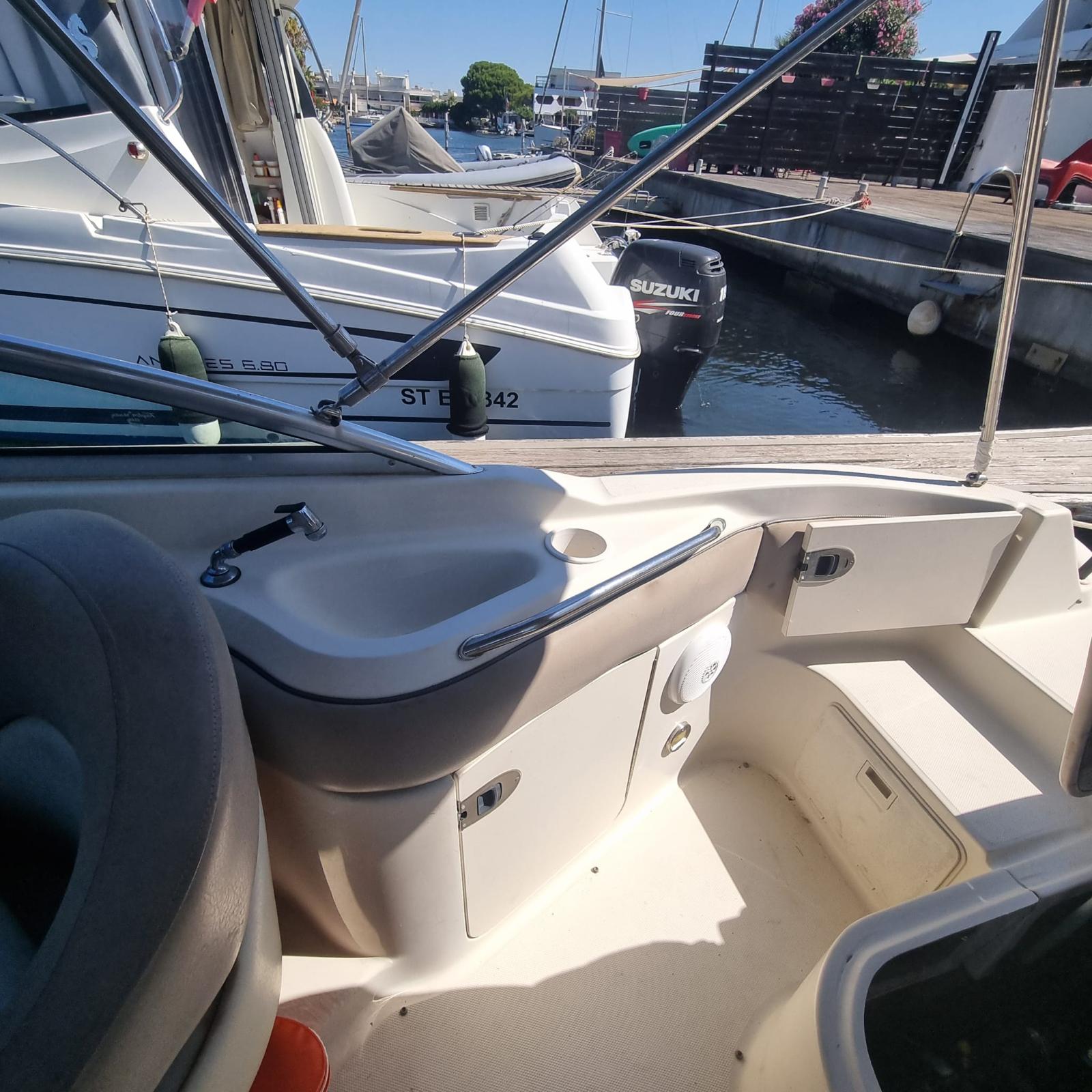 Photo SEA RAY 220 SUNDECK