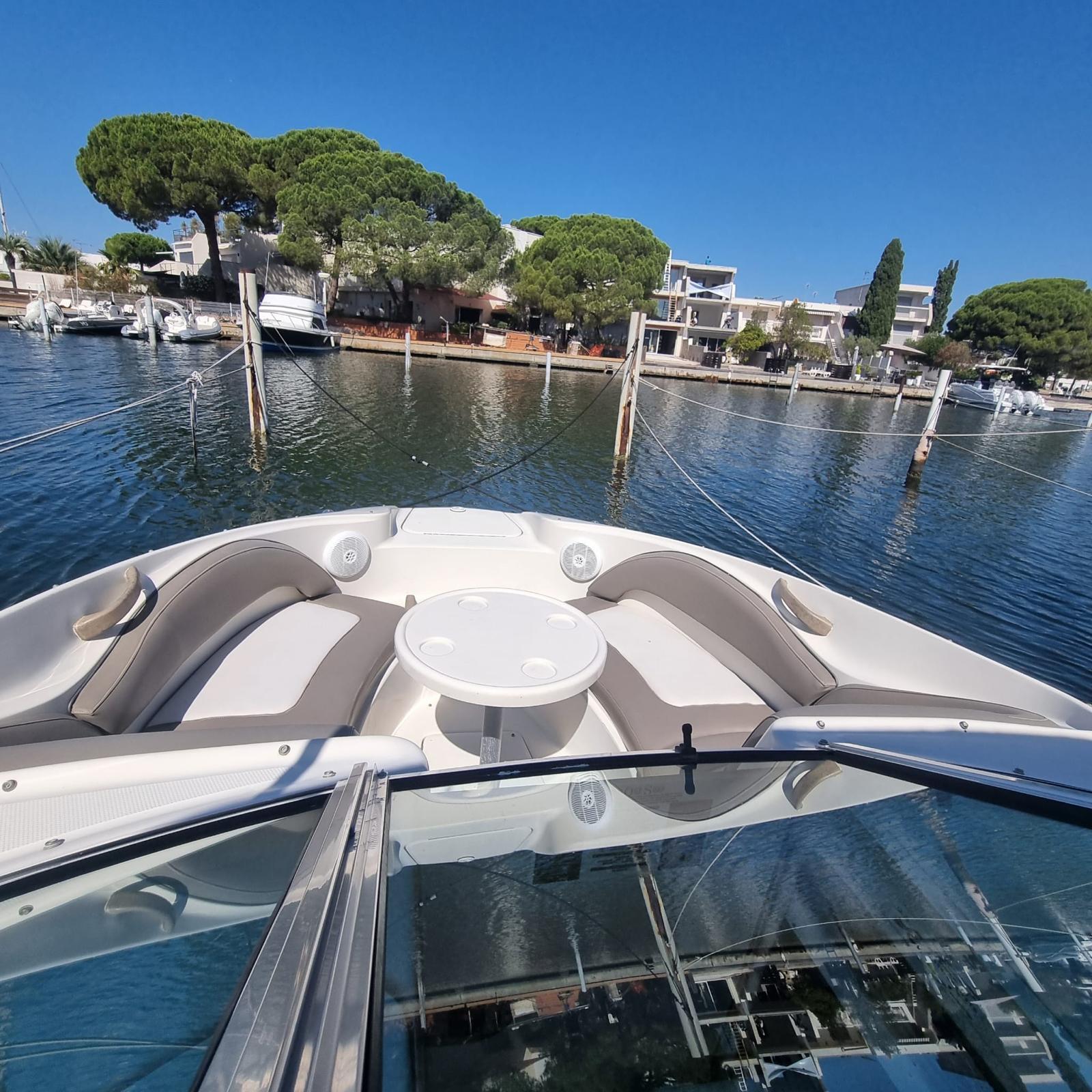 Photo SEA RAY 220 SUNDECK