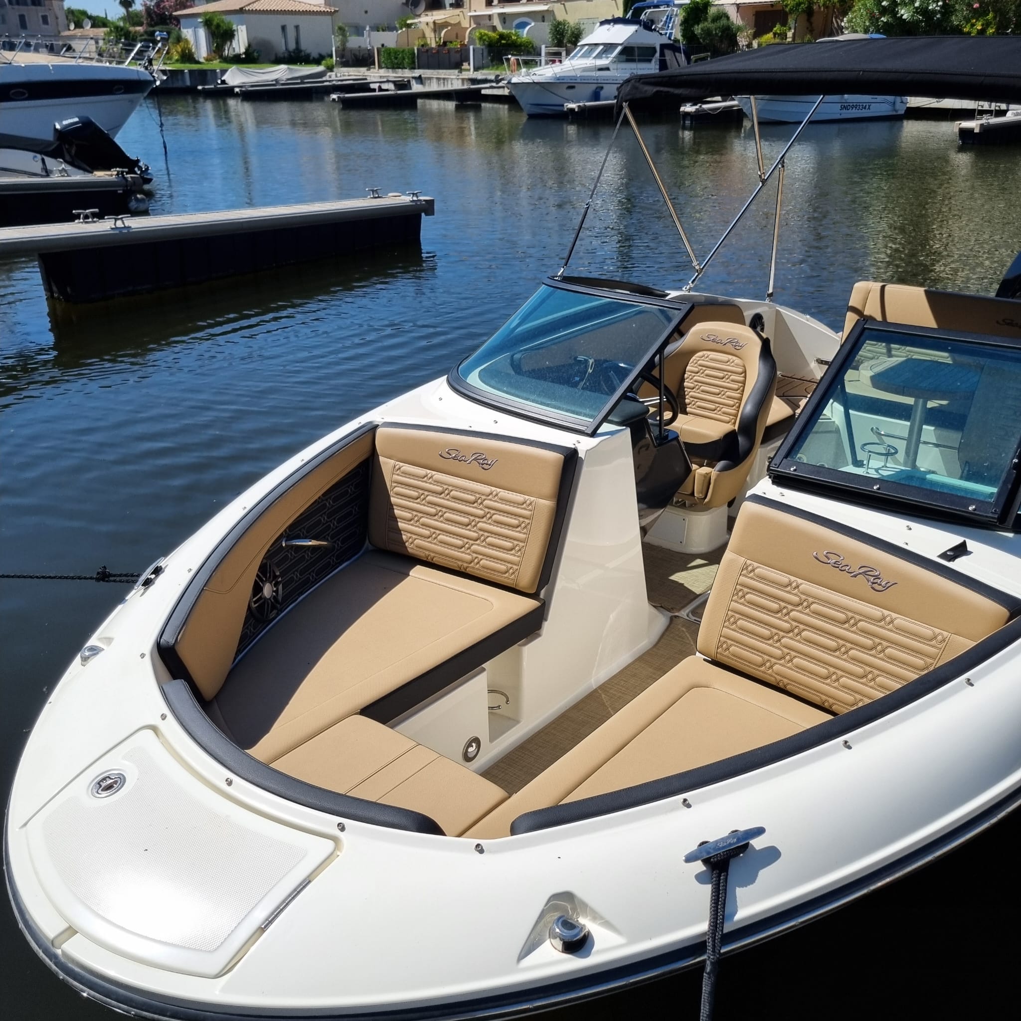 Photo SEA RAY 210 HORS BORD