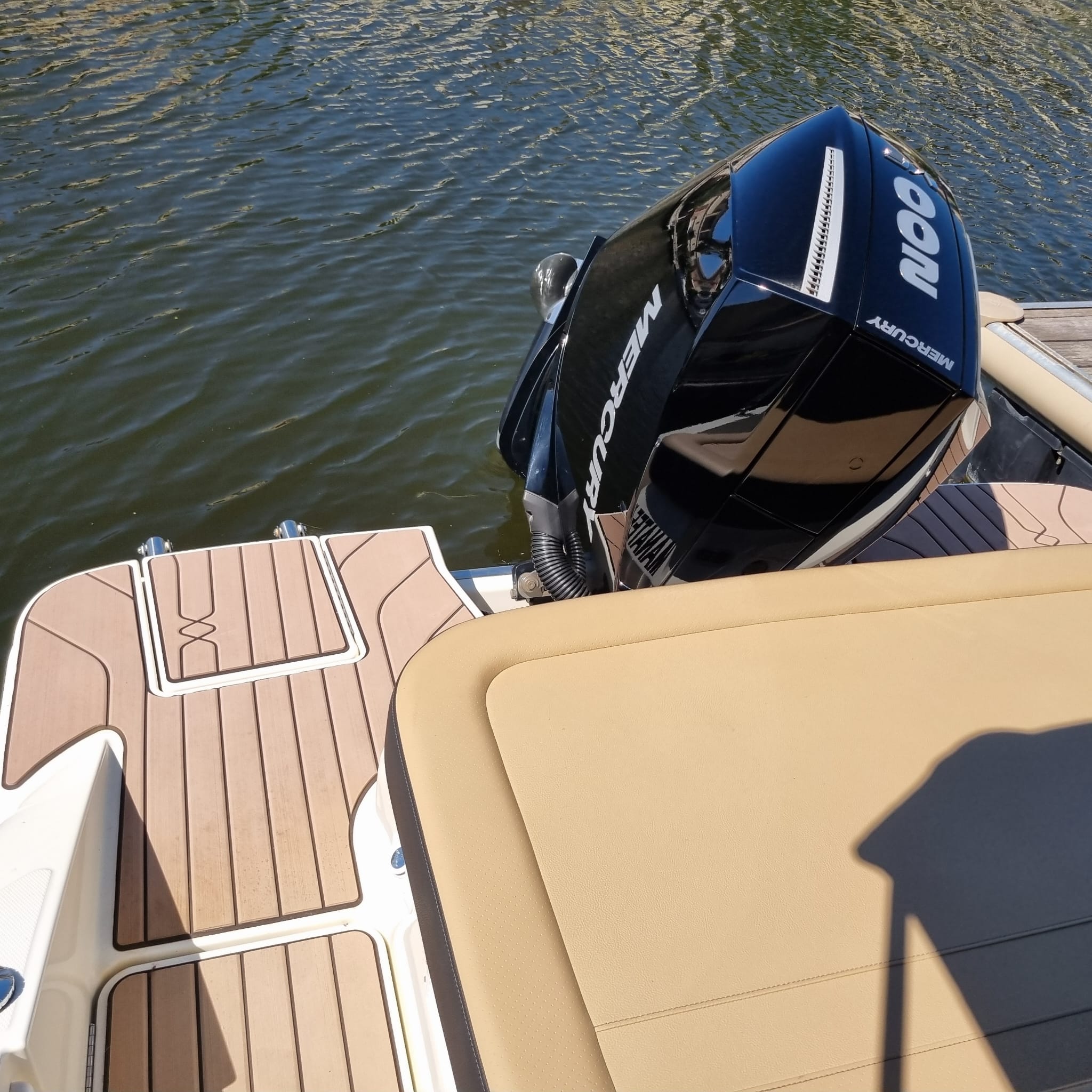 Photo SEA RAY 210 HORS BORD