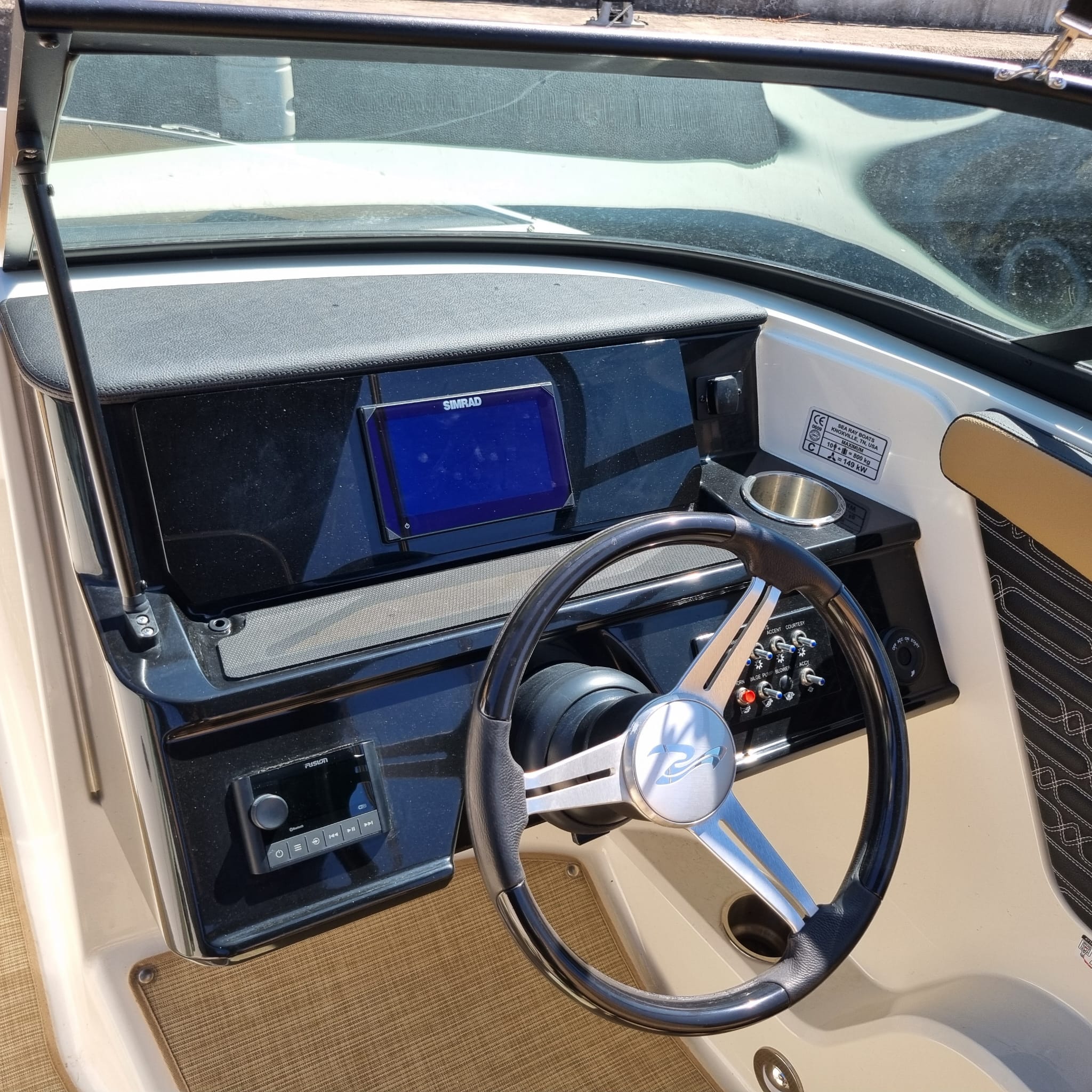 Photo SEA RAY 210 HORS BORD