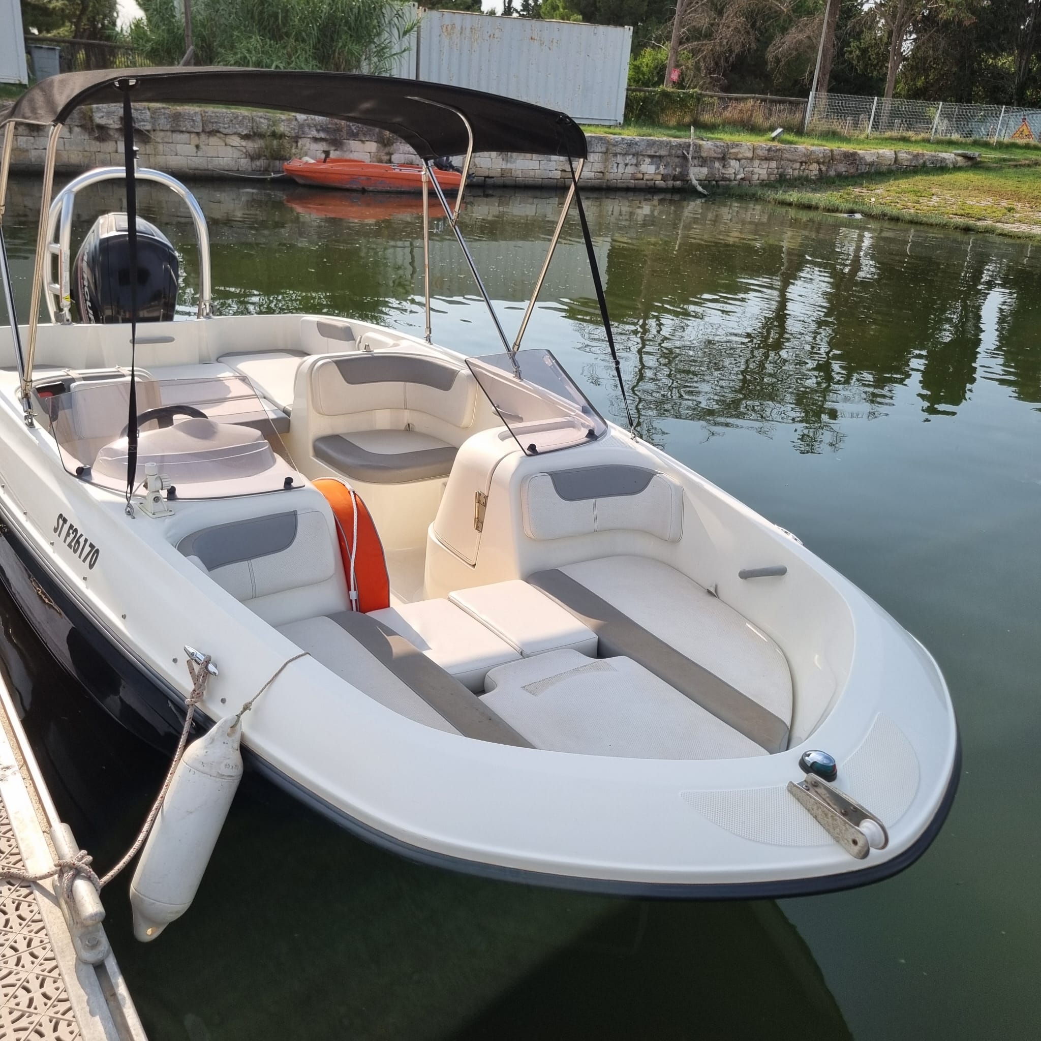 Bayliner ELEMENT