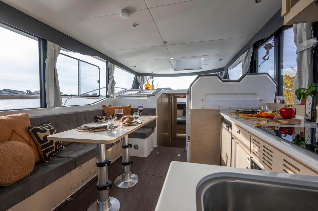 Photo Delphia 12 Flybridge