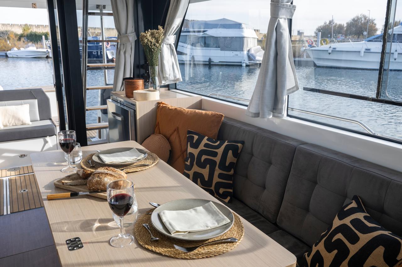 Photo Delphia 12 Flybridge