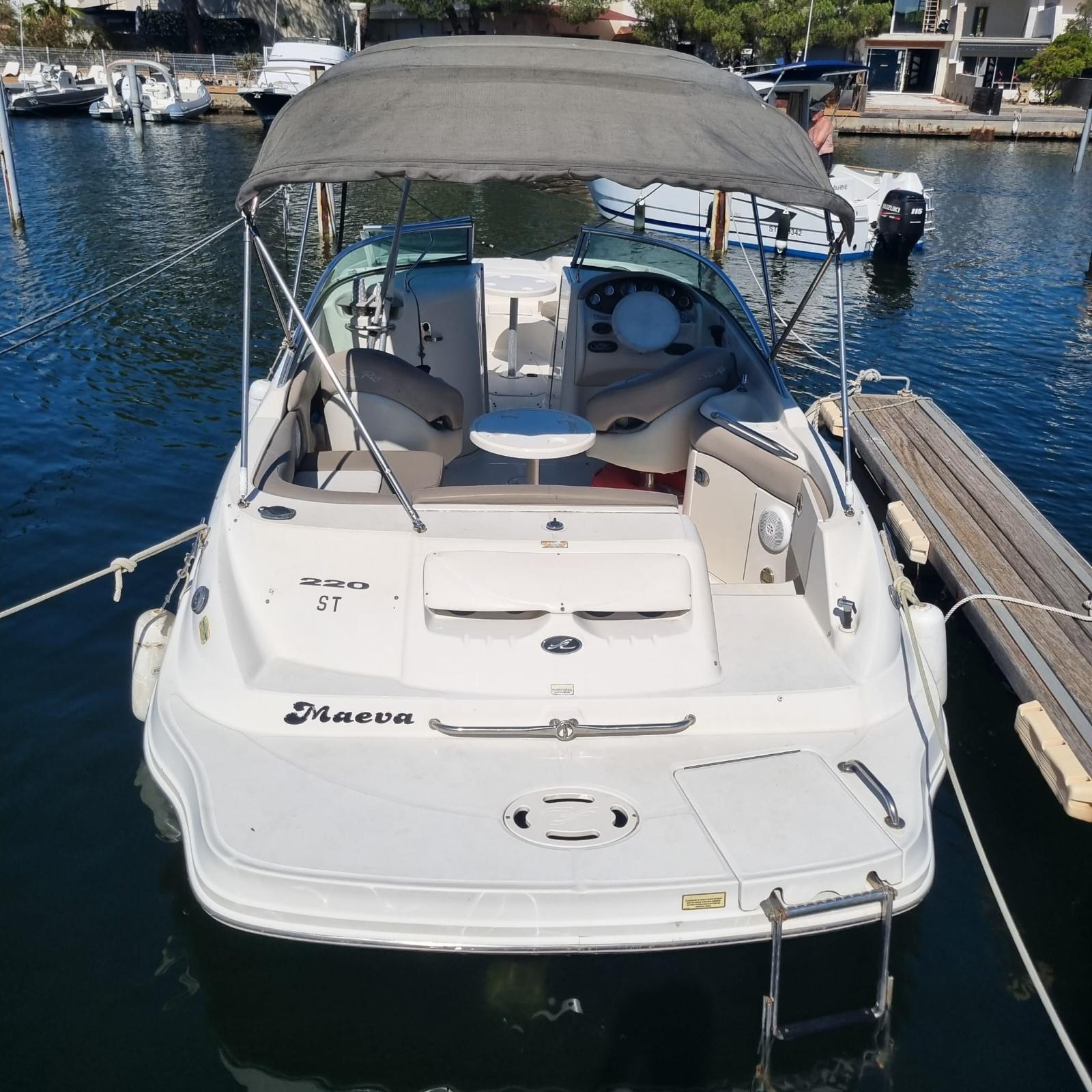 SEA RAY 220 SUNDECK