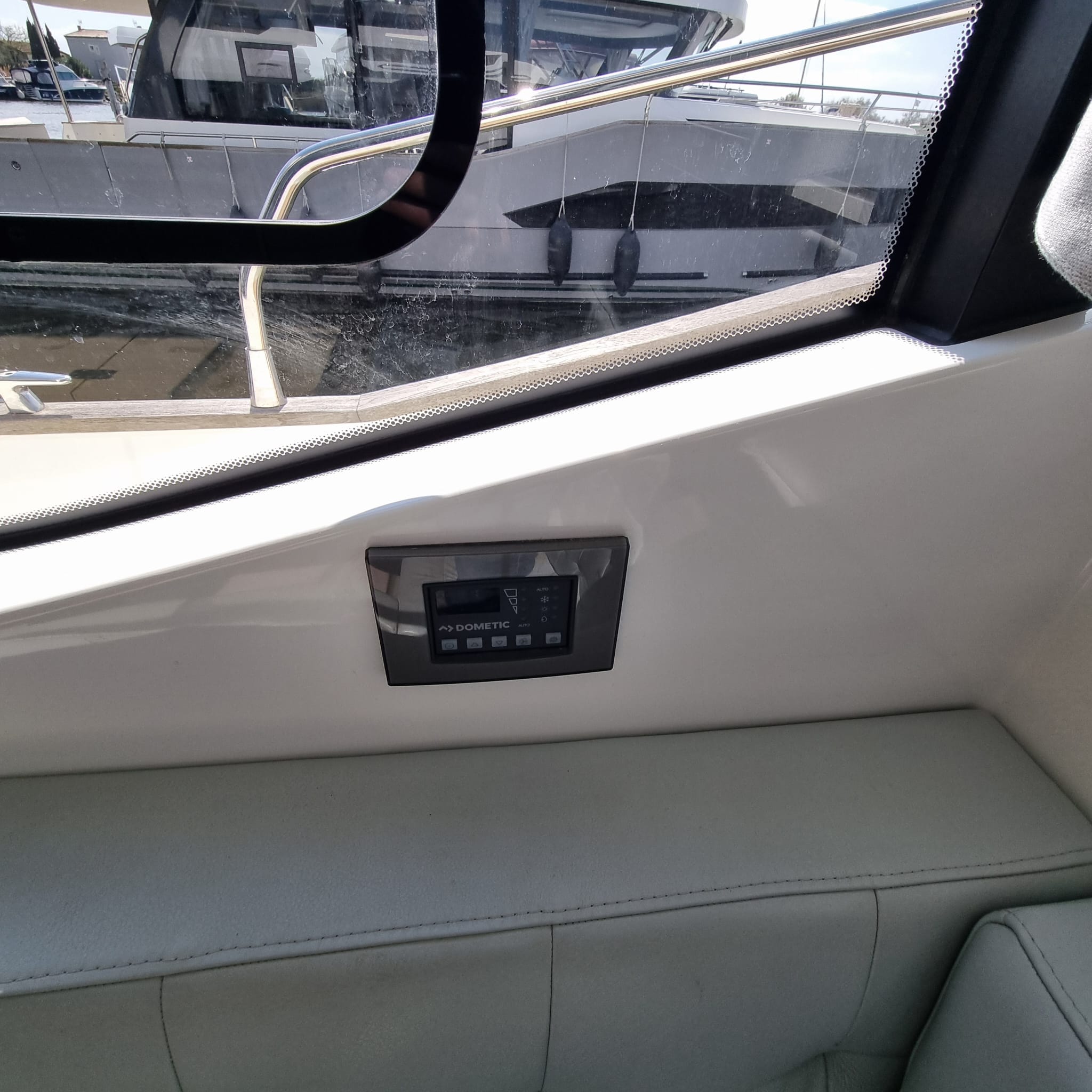 Photo Delphia 12 Flybridge