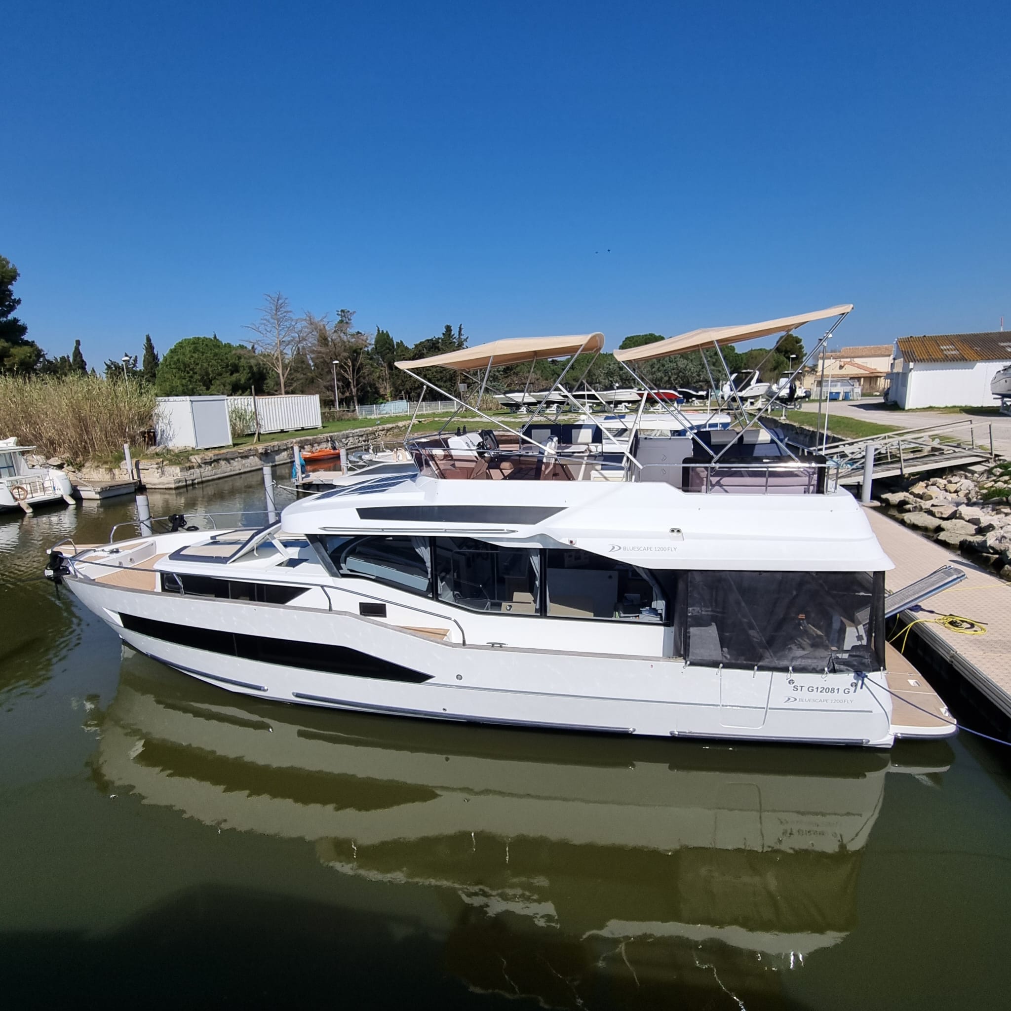 Photo Delphia 12 Flybridge