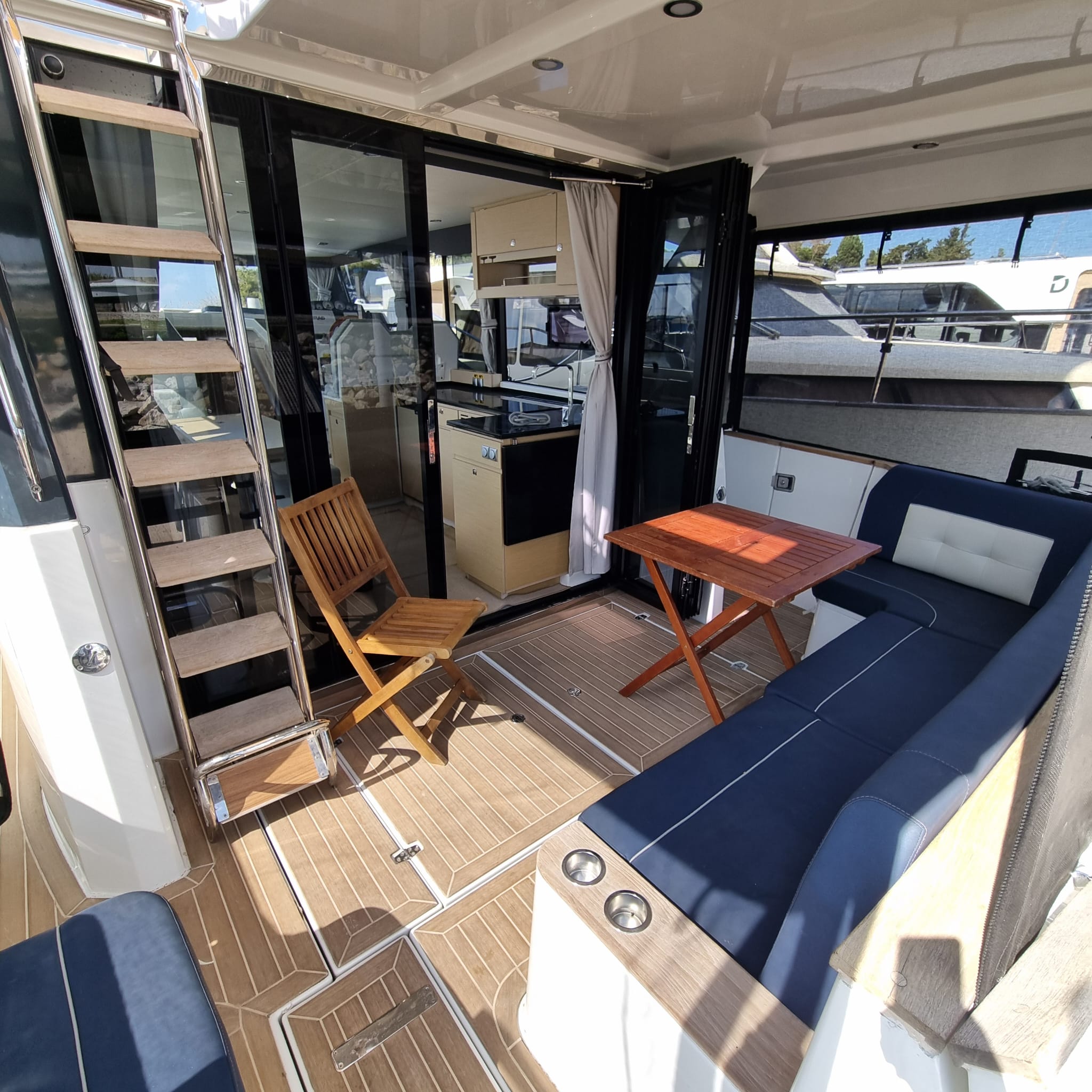 Photo Delphia 12 Flybridge