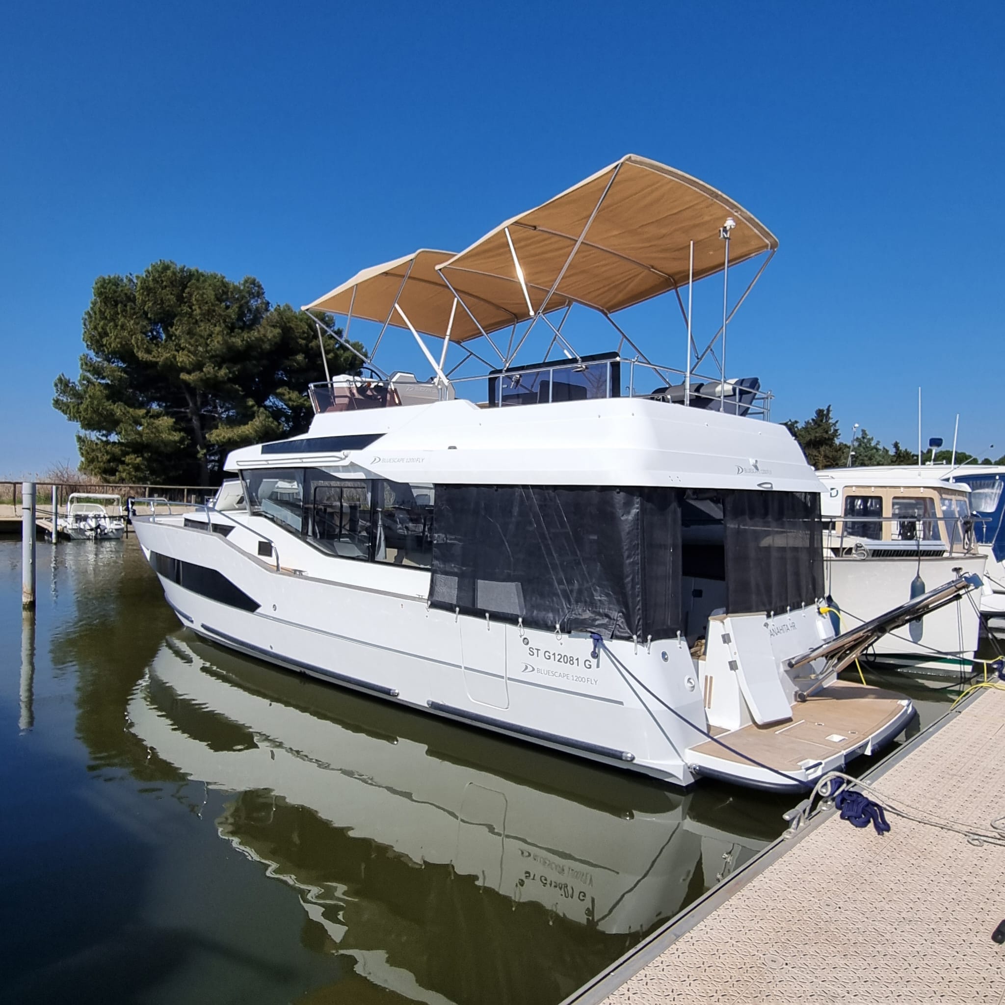 Delphia 12 Flybridge 