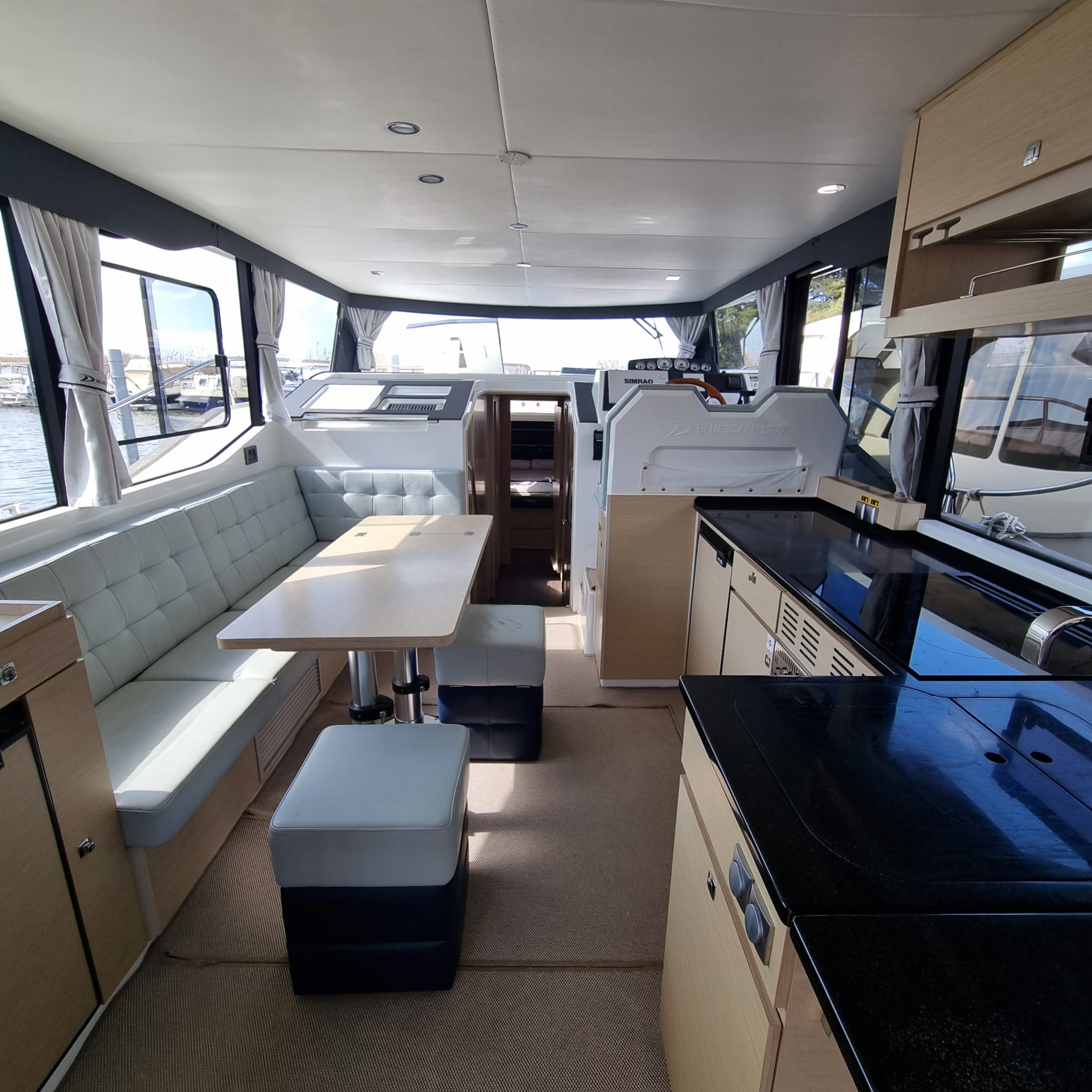 Photo Delphia 12 Flybridge