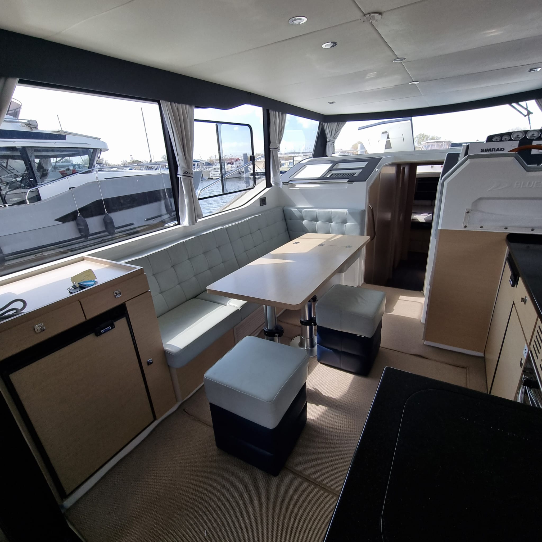 Photo Delphia 12 Flybridge