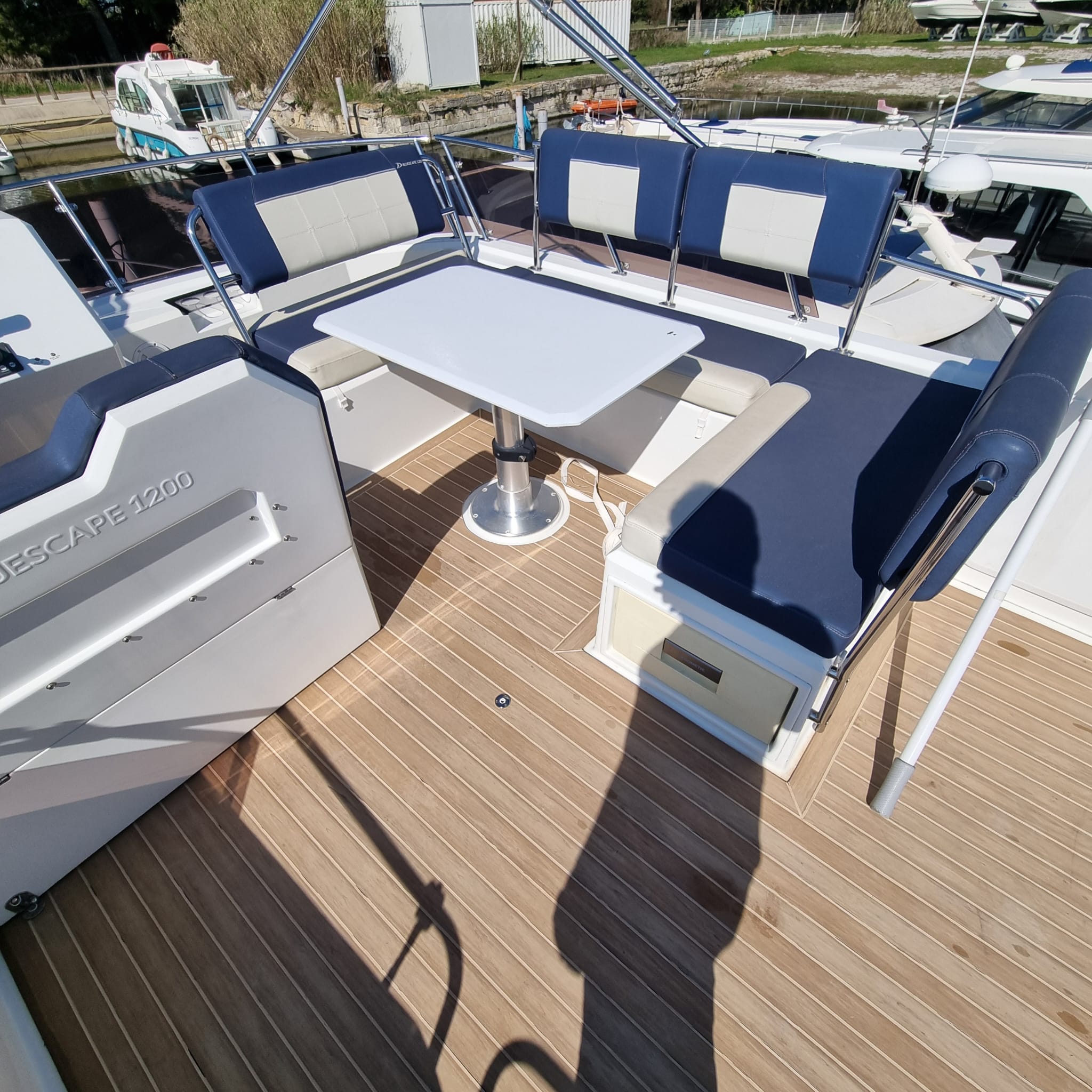 Photo Delphia 12 Flybridge