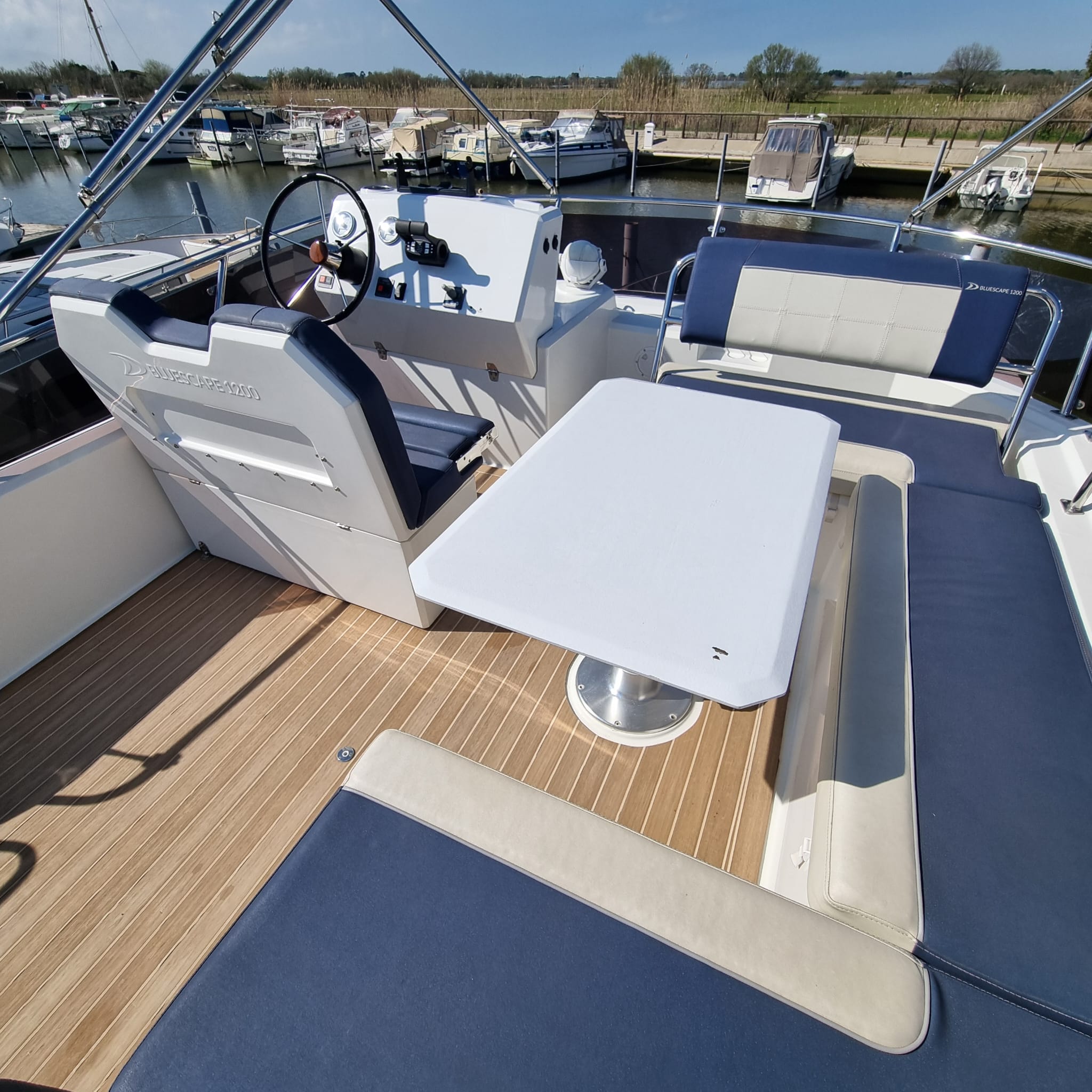 Photo Delphia 12 Flybridge
