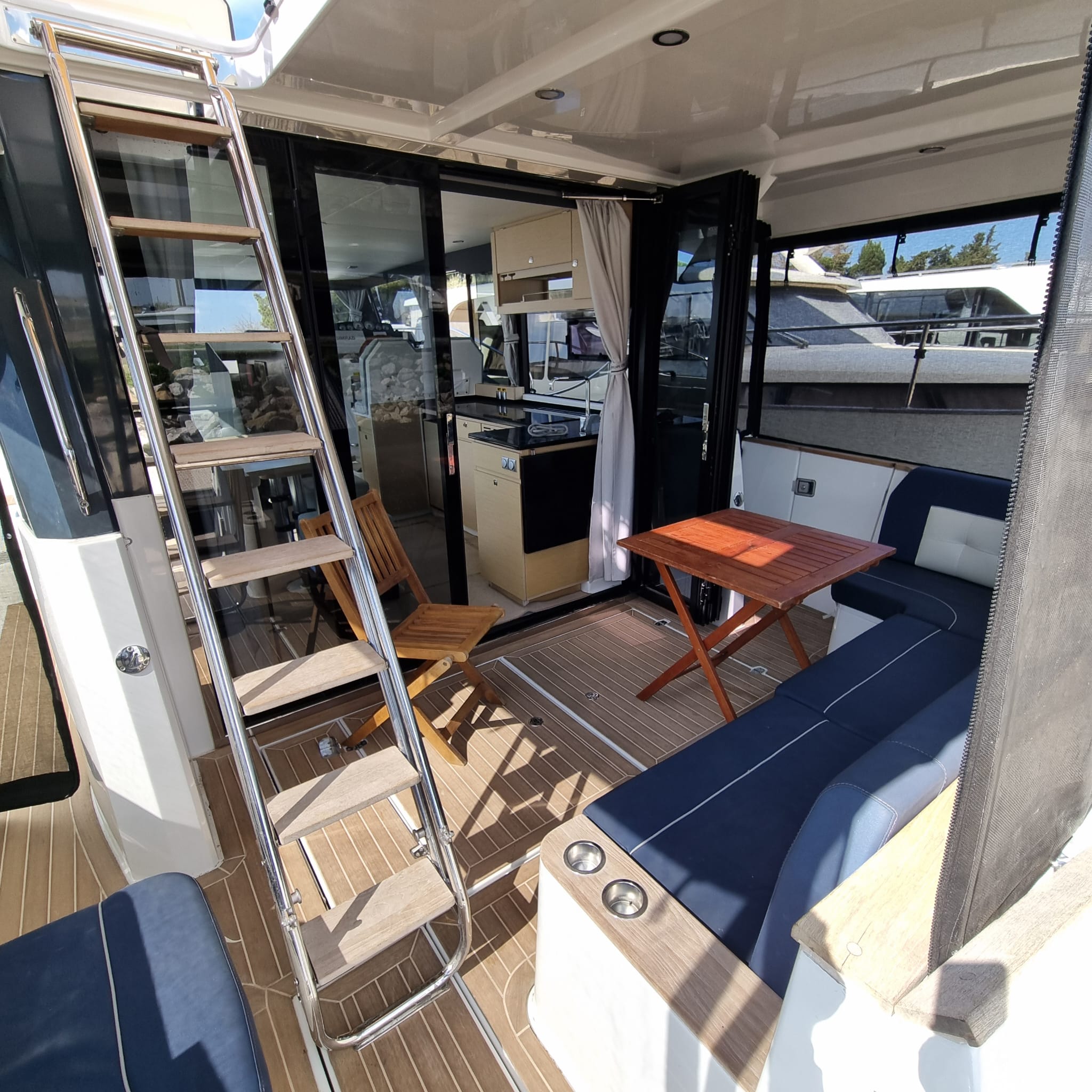 Photo Delphia 12 Flybridge