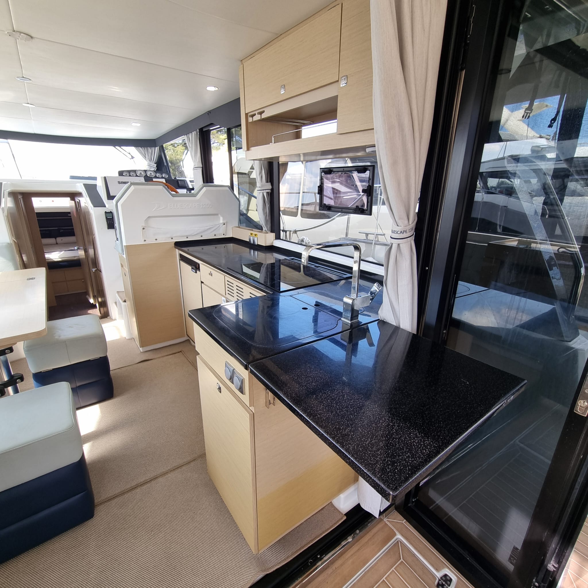 Photo Delphia 12 Flybridge