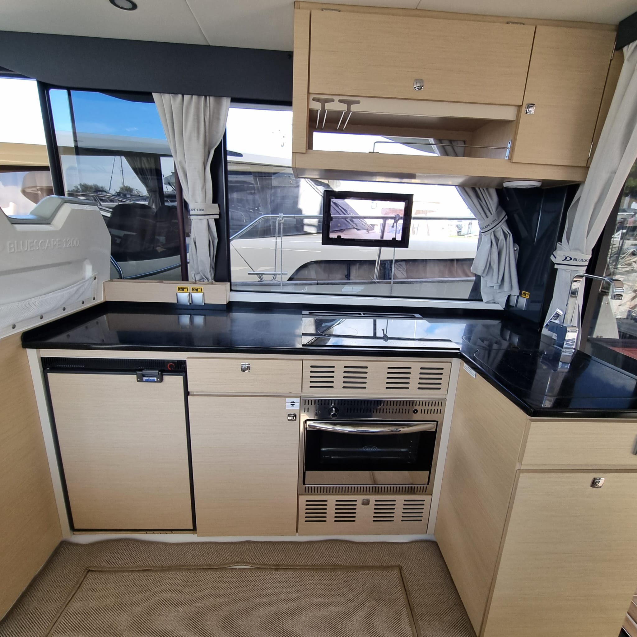 Photo Delphia 12 Flybridge