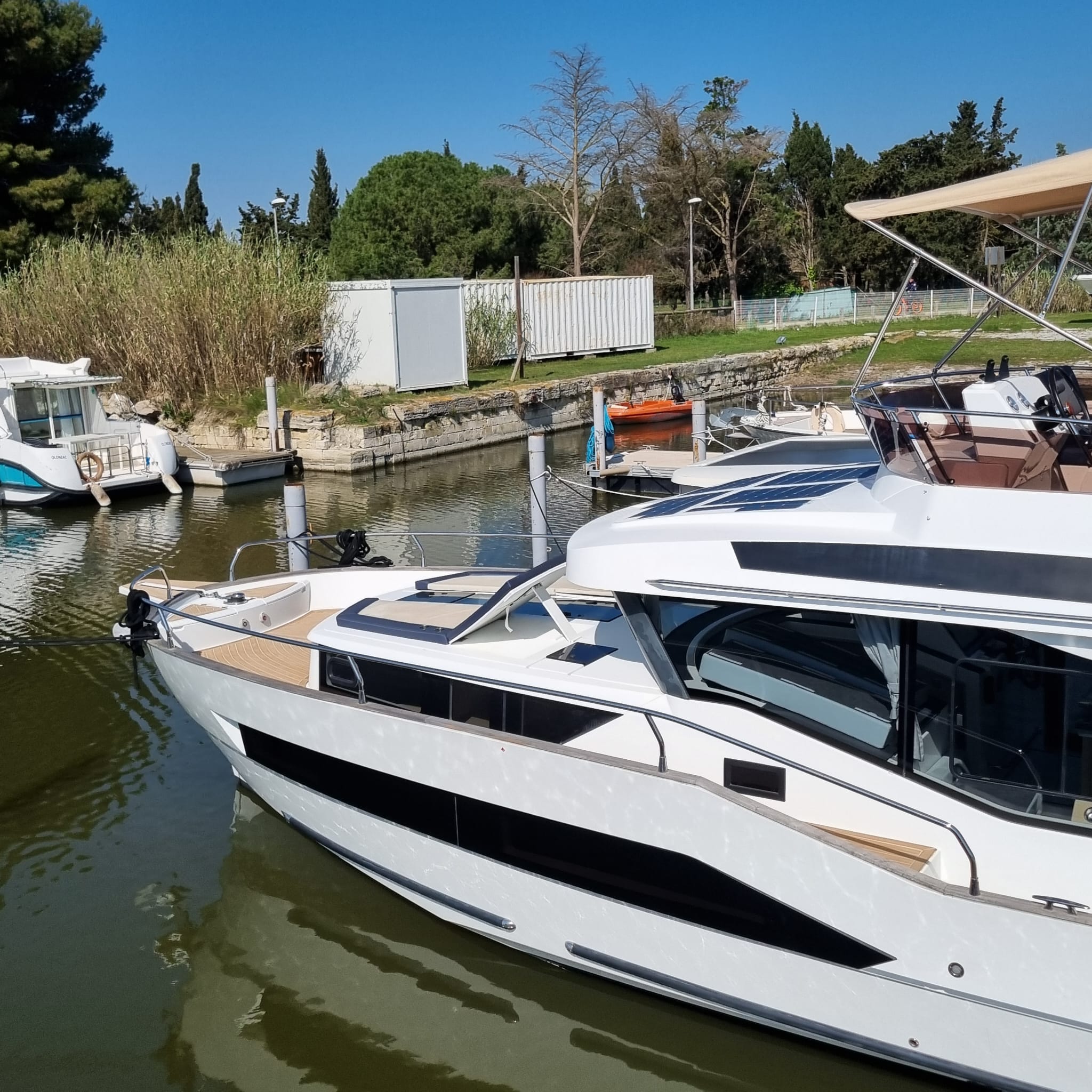 Photo Delphia 12 Flybridge